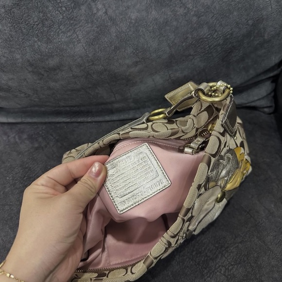 Coach Tan and Gold Floral Shoulder Bag WITH A FEW STAINS AROUND THE FLOWERS - Picture 7 of 8